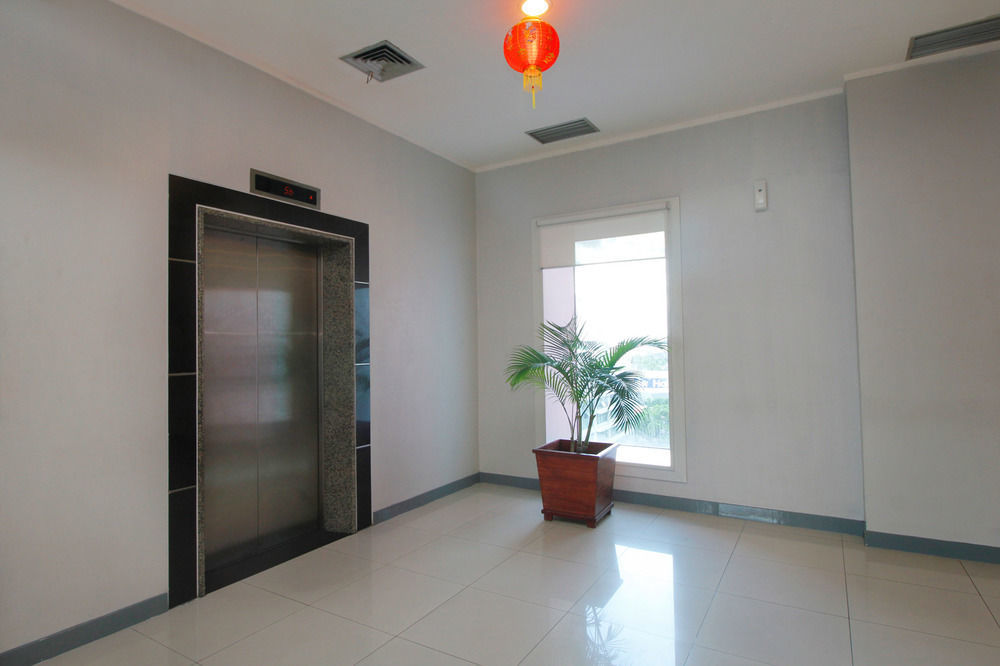 Отель Airy Glodok Pinangsia Raya Джакарта Экстерьер фото